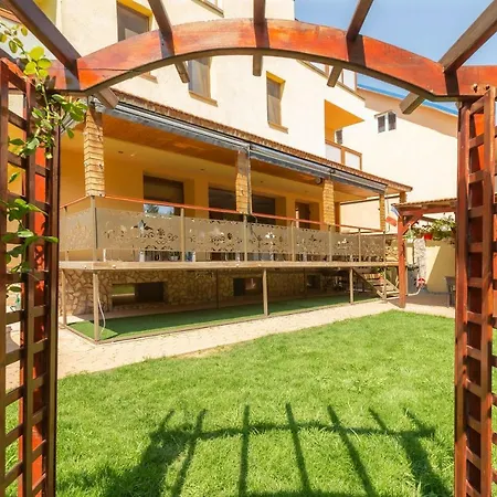 Гостевой дом Rosiem House