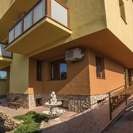 Rosiem House